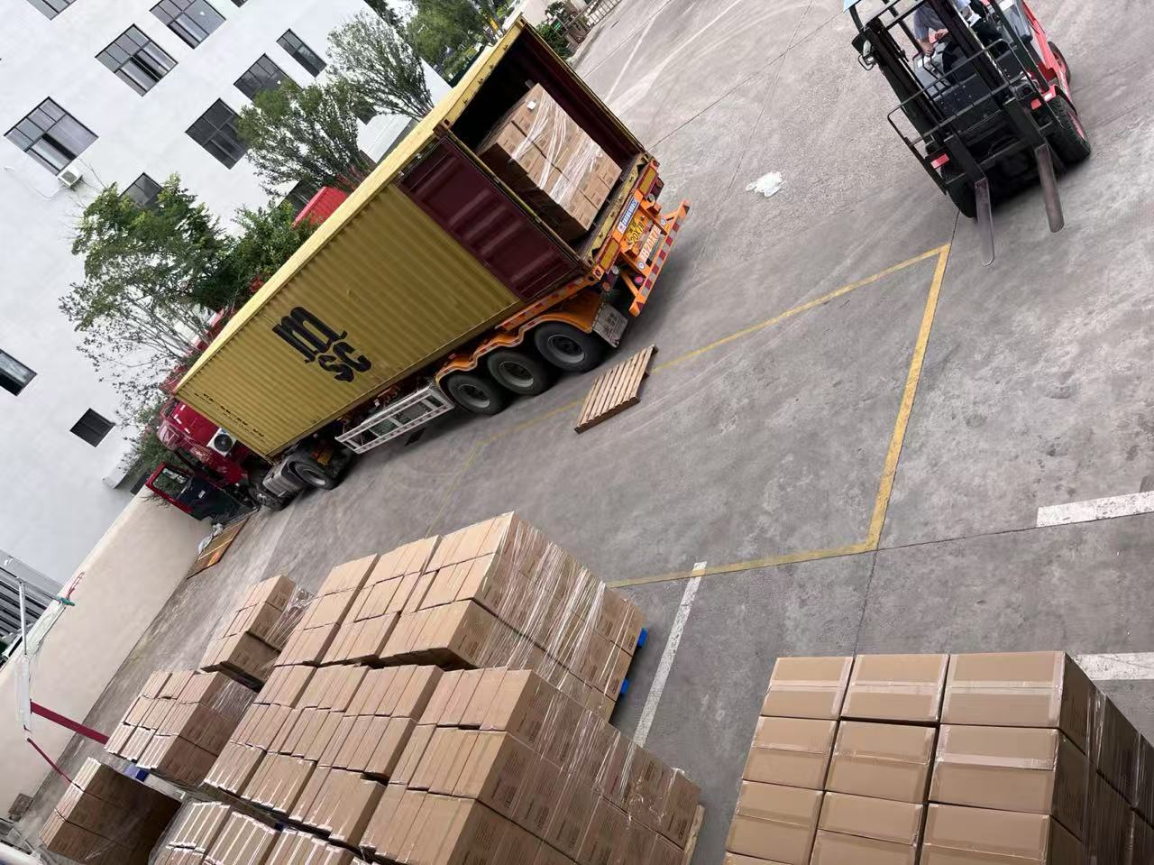 Landsign expediază cu succes loturi de mărfuri