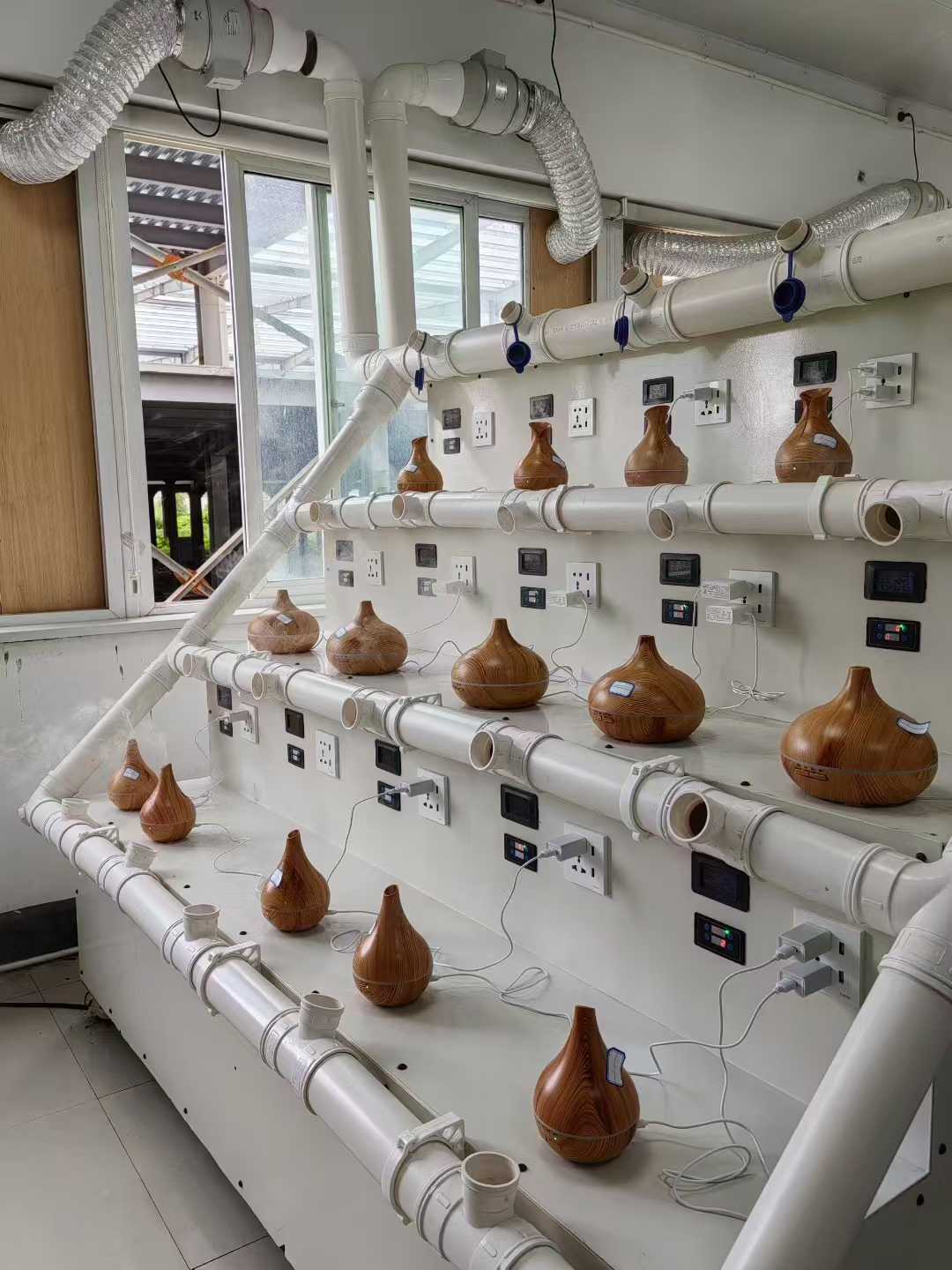 Testul de îmbătrânire pentru difuzorul de aromă din lemn este în desfășurare