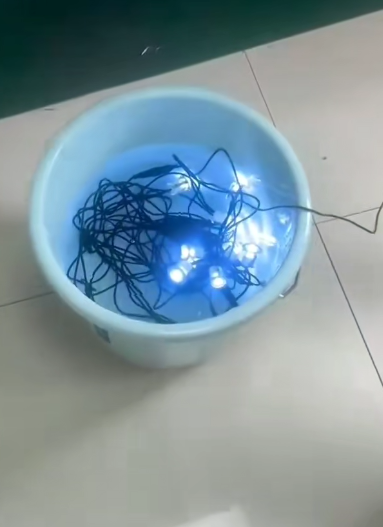 Becurile de punte sunt supuse testării impermeabilității scufundate în apă